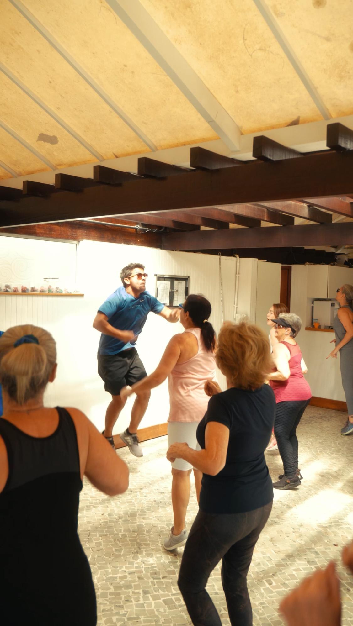 Registro real de uma aula do Dance na Orla — momento 6