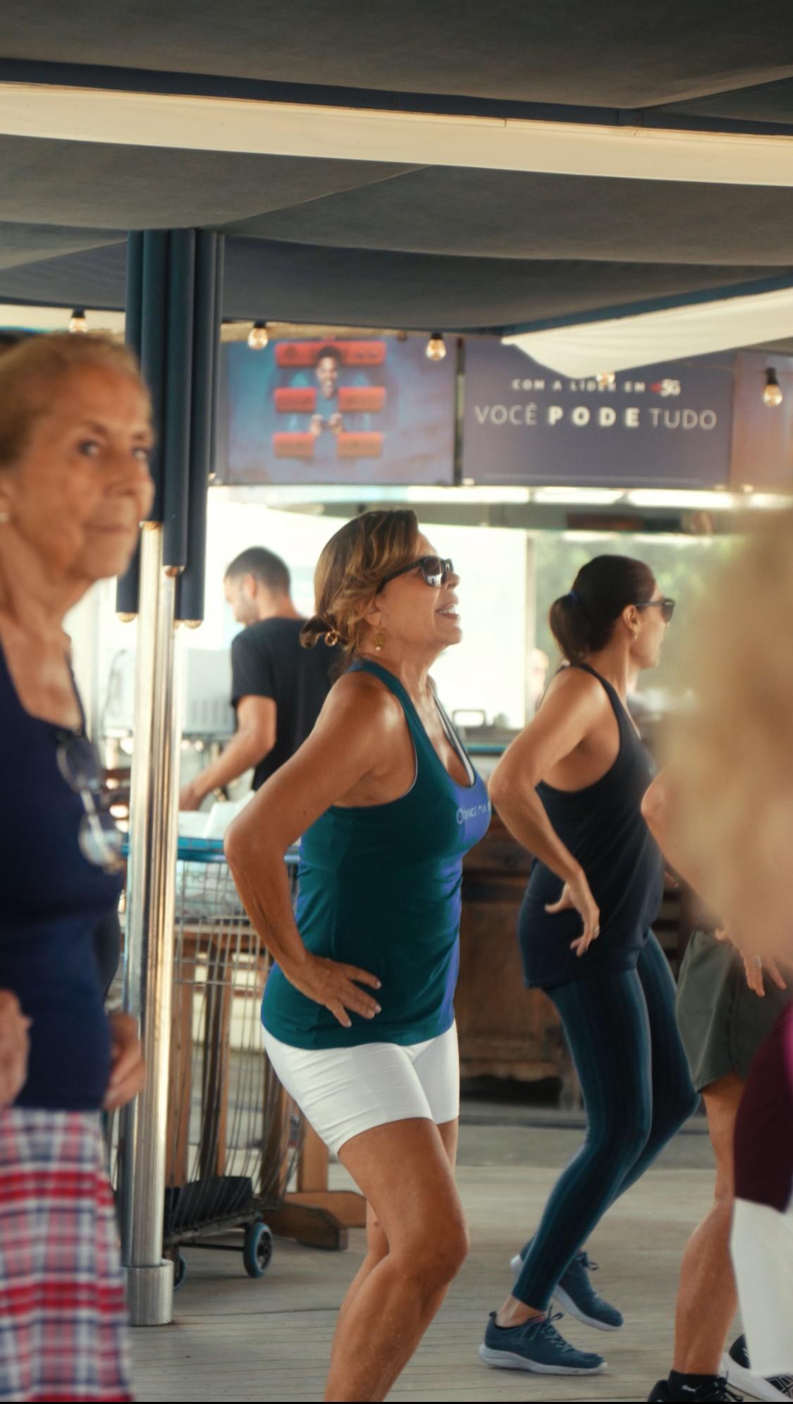 Registro real de uma aula do Dance na Orla — momento 8