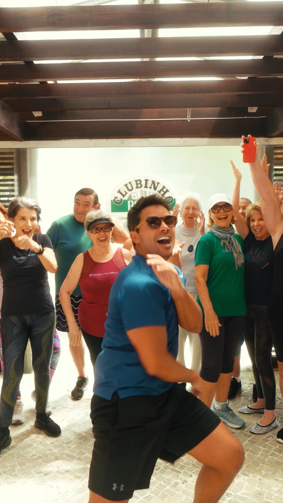 Registro real de uma aula do Dance na Orla — momento 17