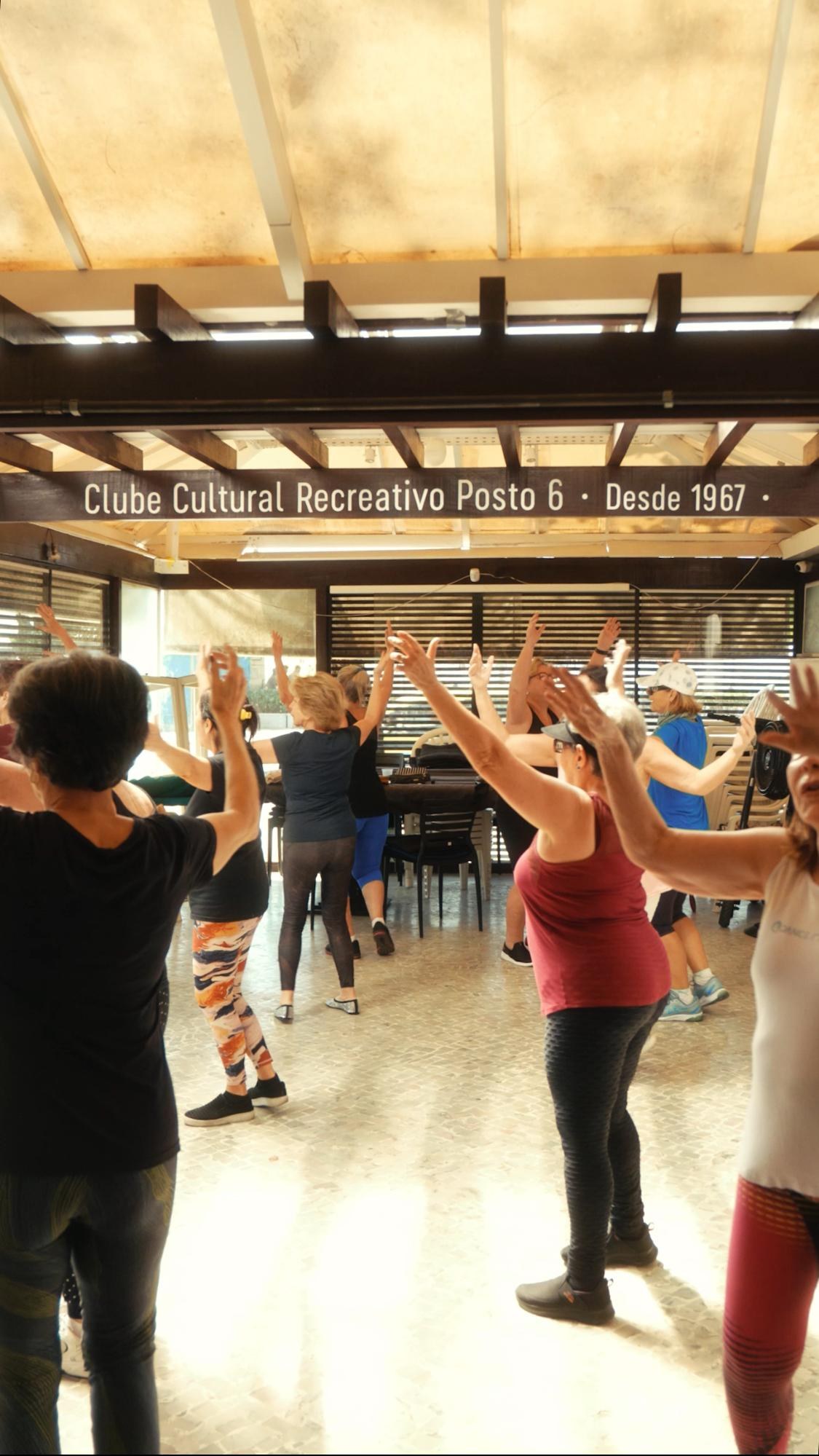 Registro real de uma aula do Dance na Orla — momento 5