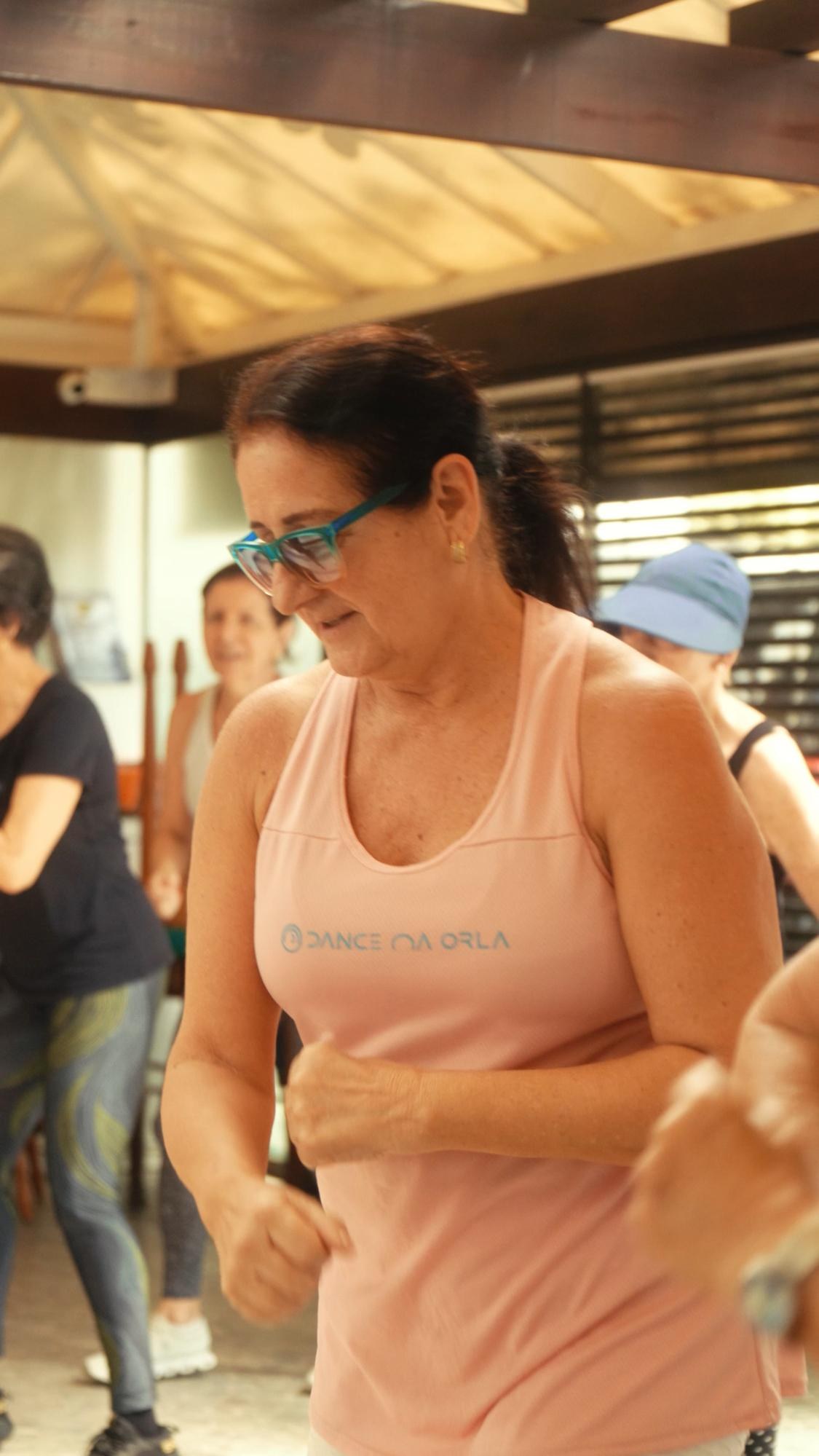 Registro real de uma aula do Dance na Orla — momento 16
