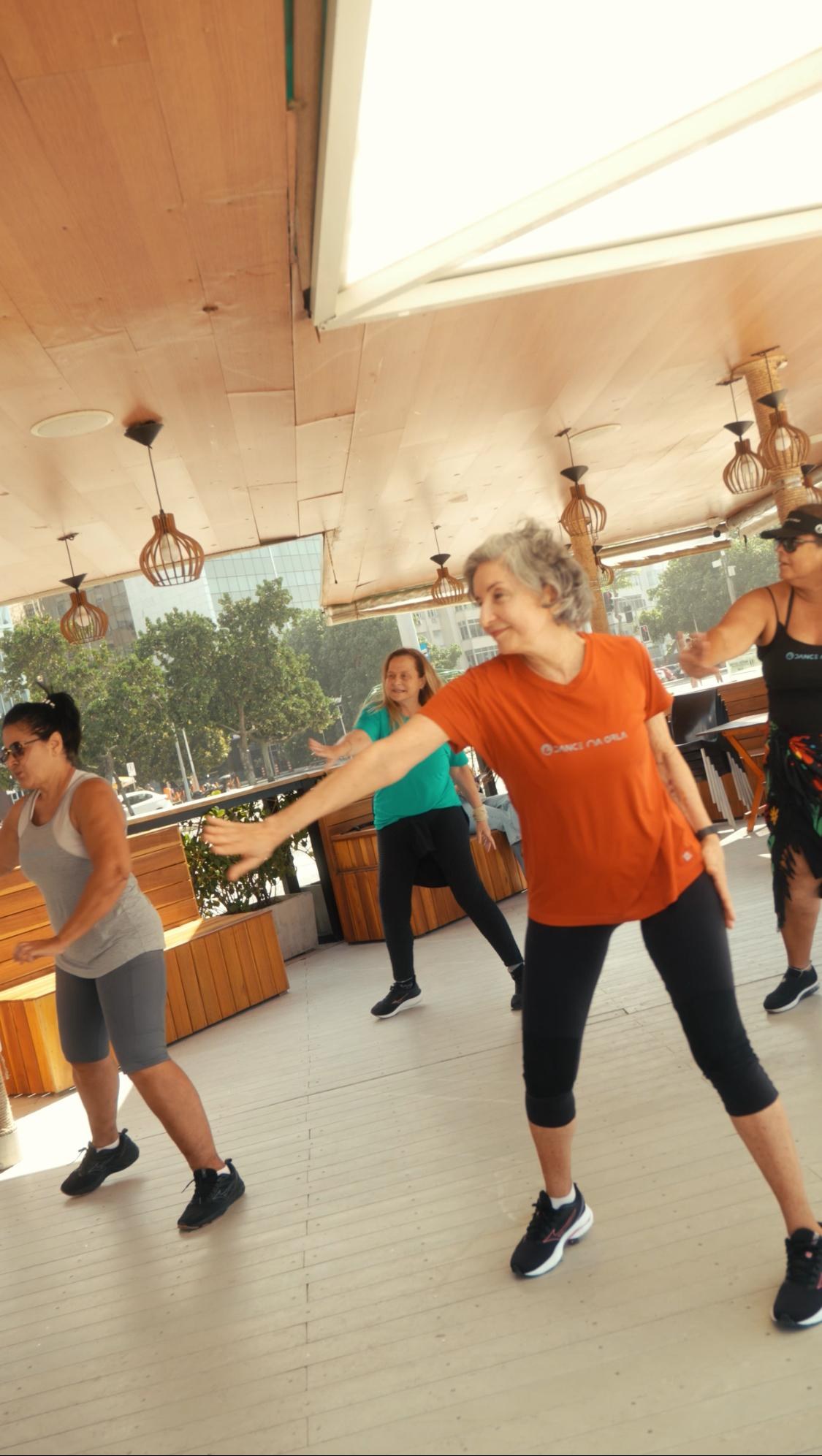 Registro real de uma aula do Dance na Orla — momento 7