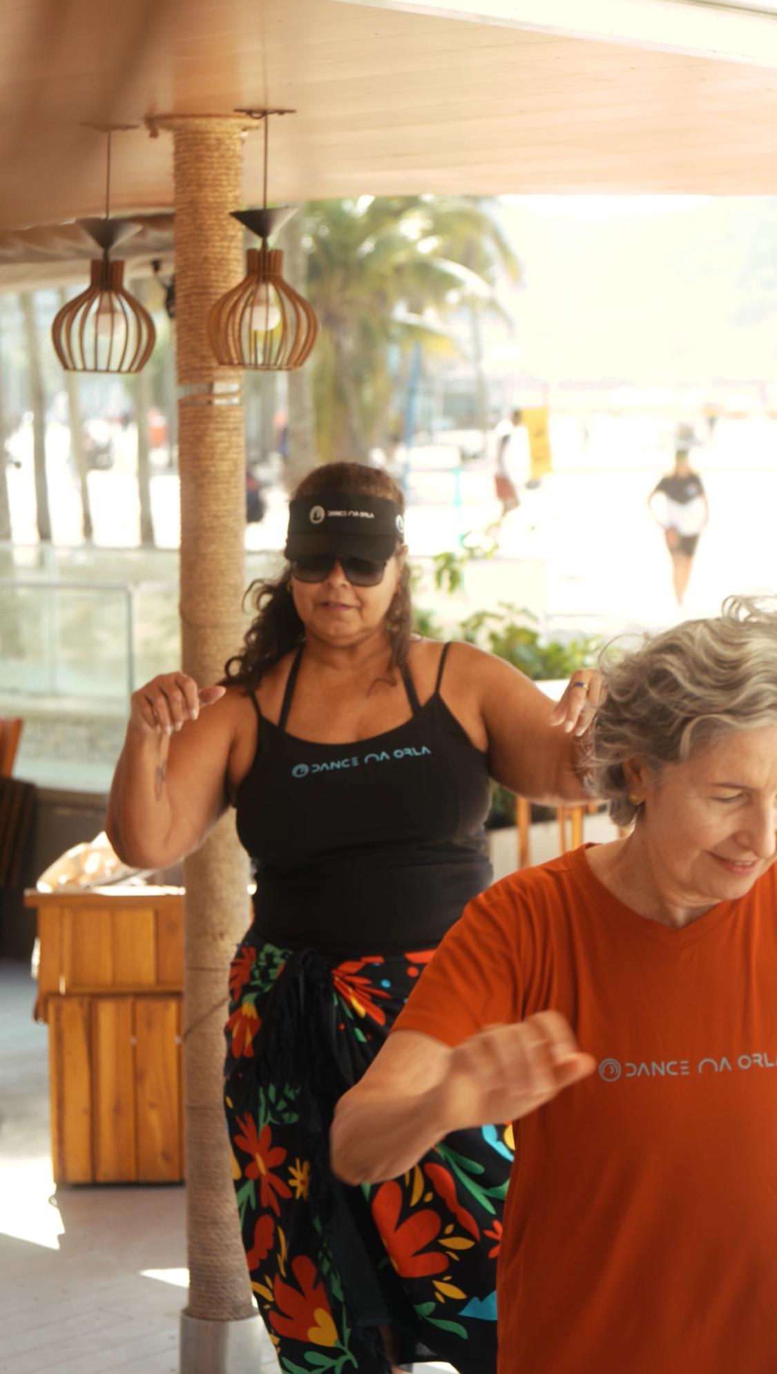 Registro real de uma aula do Dance na Orla — momento 14